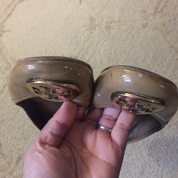 TORY BURCH Tan Patent Flats - Picture 4 of 5